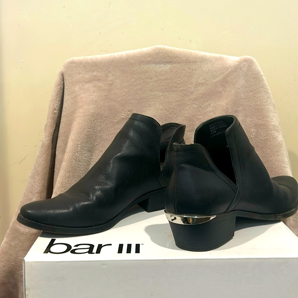 Cute black cute out booties!!
